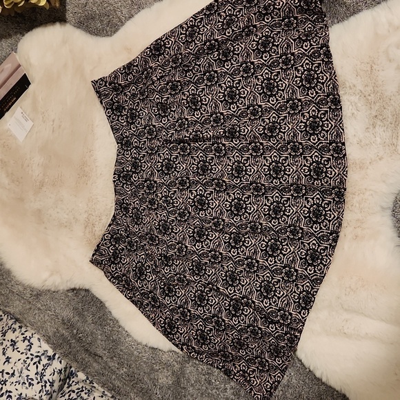 NWT Forever 21 Black & Tan Print Mini Skirt-Size L​​​​​​​ - Picture 1 of 3